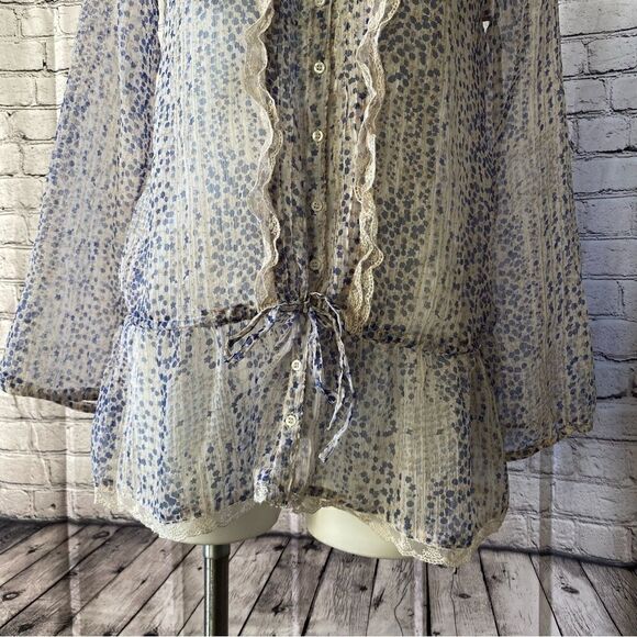 Carling in Love paris top printed ruffle button top Medium - Picture 2 of 14